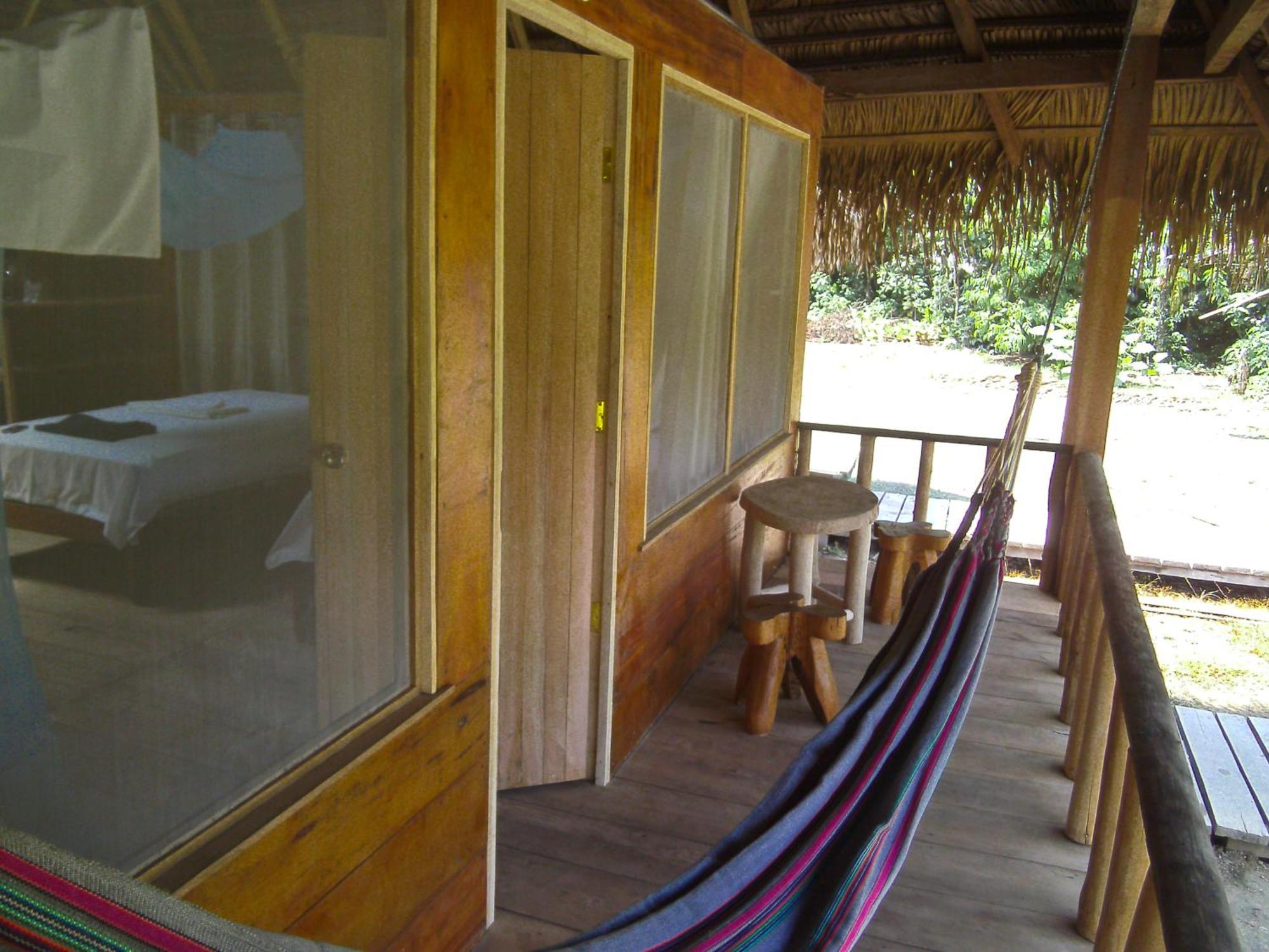Aguas Negras River Lodge Пуэрто-Монтуфар Экстерьер фото