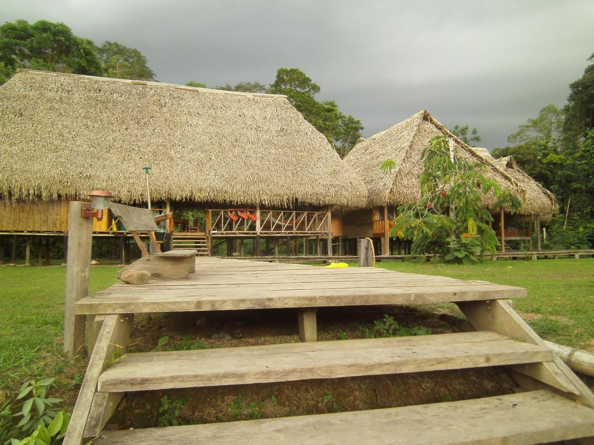 Aguas Negras River Lodge Пуэрто-Монтуфар Экстерьер фото