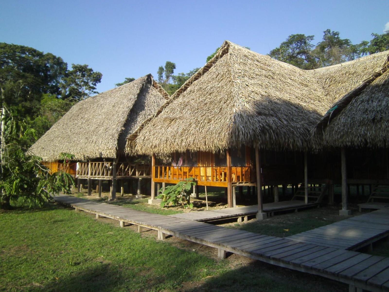 Aguas Negras River Lodge Пуэрто-Монтуфар Экстерьер фото